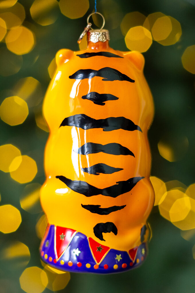 Стеклянная Елочная игрушка Тигр на цирковой тумбе Цирк Запашных Цирк Шапито красный оранжевый Стекло XMAS TOYS