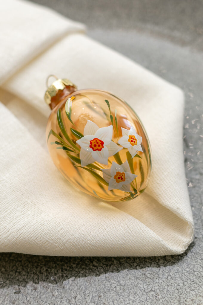 Расписное яйцо Нарцисс, самый пасхальный цветок, цветок который дарят на Пасху, ручная работа, уникальная роспись, пасха, пасхальный декор, подарок на пасху, подарок маме