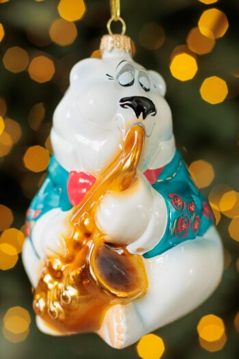 Елочные игрушки XMAS TOYS Лесные музыканты Белый медведь Концертный пиджак Саксофон музыкант Подарок Саксофонисту Лазурный пиджак с розами цветами